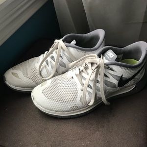 Nike free run tennis shoes